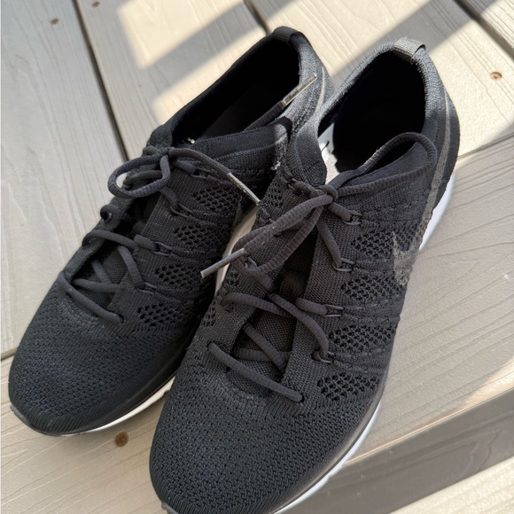 Nike Black Knit Running Shoes - Picture 2 of 4